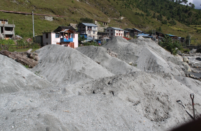 महिनाको आम्दानी वर्षभरिलाई, बालैवासीलाई बालै खोलाको भर