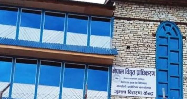 डाँडाकोट गाउँको पीडा : विद्युतका कर्मचारी काटिदिए,सिंगो गाउँ नै अन्धकार